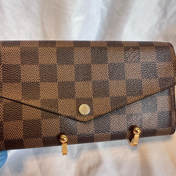 EUC: Louis Vuitton Sara Damier Ebene Long wallet. Very clean. Can use chain: - Picture 14 of 16